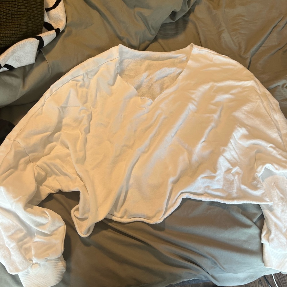 Cropped raw edge white sweater